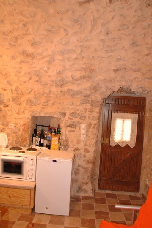 Stoneapartments, Γ Κωσταλοσ Και Σια Οε Avgonima Exterior foto